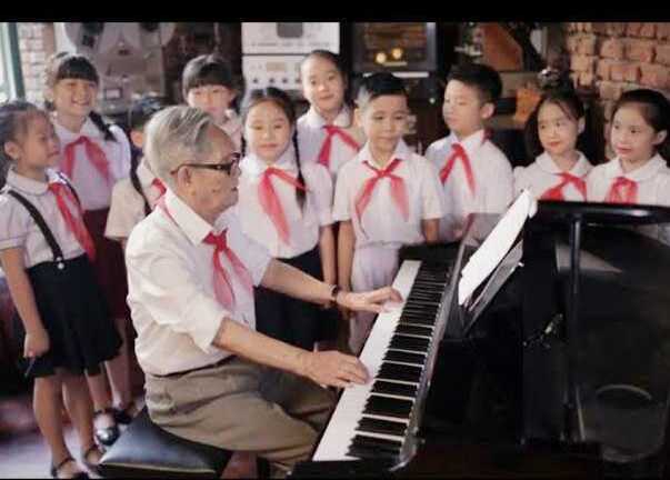 1.250 thiếu nhi, nghệ sĩ hát 'Ai yêu Bác Hồ Chí Minh hơn thiếu niên, nhi đồng'