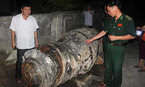 Vớt được 'vật thể lạ', nghi là đuôi máy bay Su22 dưới đáy biển