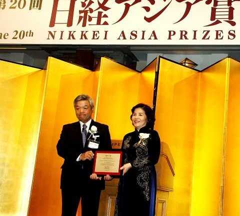 Bà Mai Kiều Liên nhận giải thưởng Nikkei châu Á