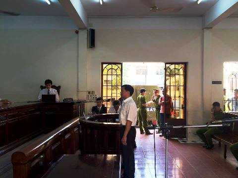 Nhân chứng bị bắt, hoãn phiên tòa CSGT bắn chết cấp trên