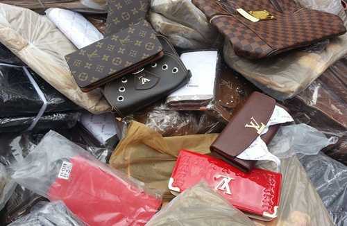 Đội vợ chồng trẻ làm giả hàng nghìn túi xách Dior, Hermes ở Hà Nội