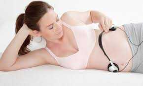 Cho thai nhi nghe nhạc đúng cách