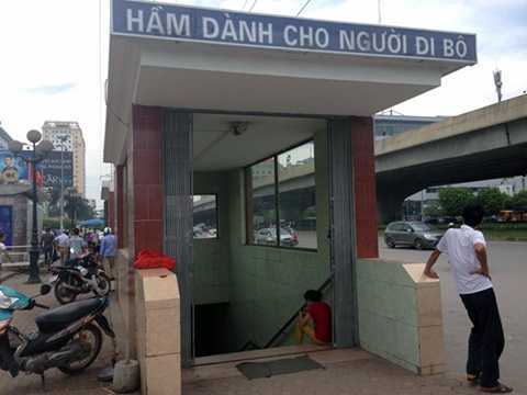 Đi chơi với 4 thanh niên, thiếu nữ 17 bị giở trò đồi bại tập thể