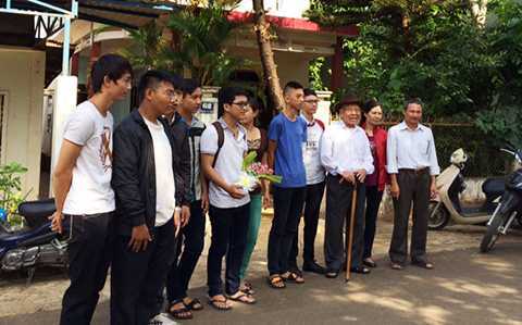 Học sinh Đỗ Quang Thiện được thả sau gần 2 tháng tạm giam