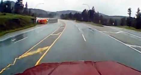 Xem màn tránh tai nạn siêu đẳng