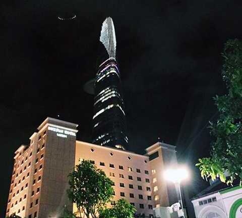 Đĩa bay bí ẩn xuất hiện trên bầu trời Sài Gòn?