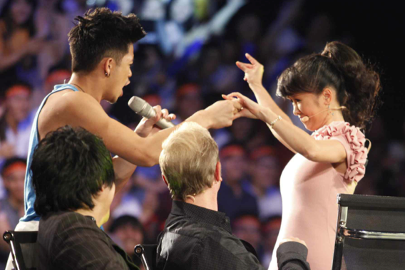 Vietnam Idol: Trọng Hiếu khiến diva Hồng Nhung đứng lên nhún nhảy