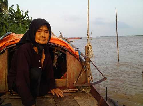 'Vua bà trăm tuổi' trường thọ nhờ cá sông Hồng