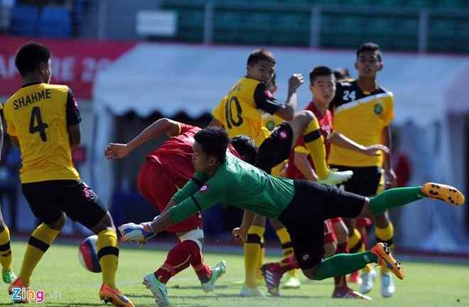 Mạc Hồng Quân vô lê đập đất hạ thủ thành Brunei