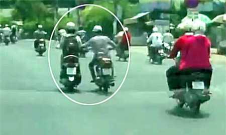 Cướp táo tợn áp sát, giật ví lấy 15 triệu đồng