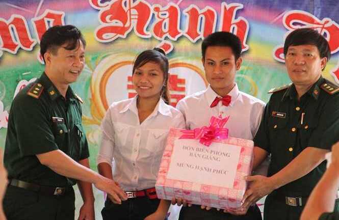 Chuyện lạ ở Quảng Bình: Chỉ cần bó củi, chàng trai có thể ăn nằm cùng cô gái