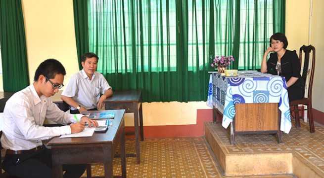 Nhà báo Hoàng Thiên Nga đã đưa cậu học trò từ nhà tù đến trường thi ra sao?