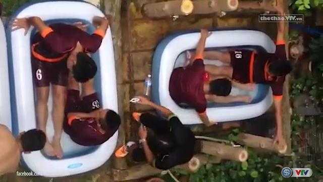 Clip: U23 Việt Nam ngâm mình trong nước đá