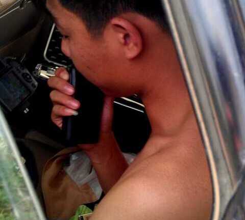 Cảnh sát giao thông cởi trần bắn tốc độ