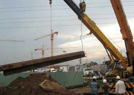 Tuột dây cẩu, kiện hàng đè gãy cổ công nhân