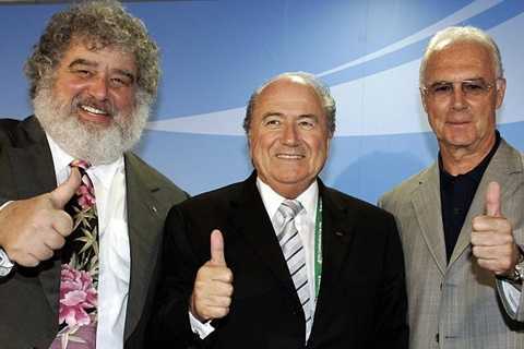 Chủ tịch FIFA Sepp Blatter có thể đã nhận hối lộ từ năm 1998