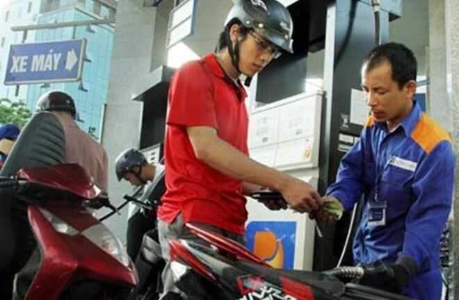 Trực tiếp Chào buổi tối: Giá xăng không giảm, người dân phản ứng như thế nào?