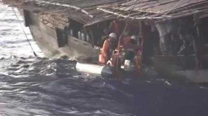 Clip: Cứu hộ ngư dân Quảng Nam bị nguy kịch trên biển