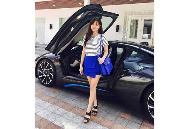 Soi siêu xe BMW i8 mới của người yêu Midu