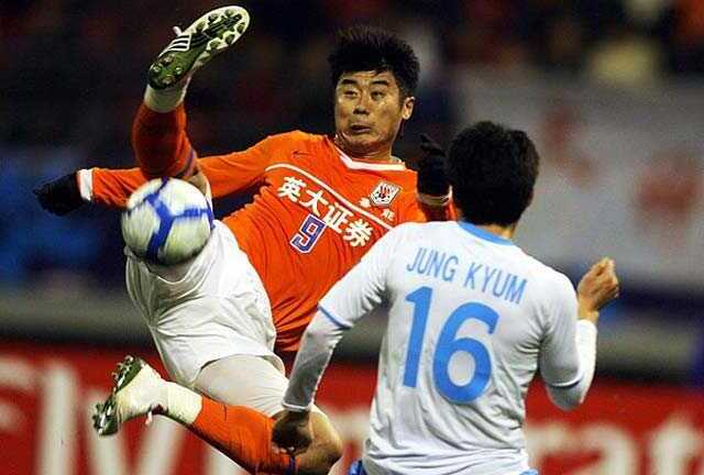 Khiếu nại bàn thắng, HLV bị trọng tài Trung Quốc đánh đập