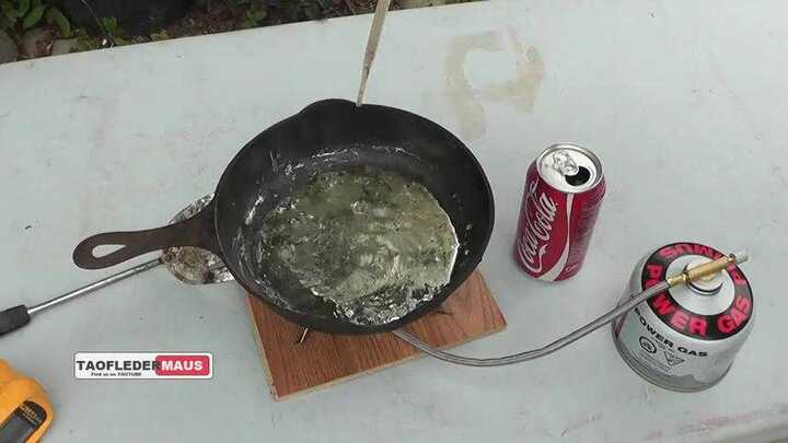 Video: Thí nghiệm đun sôi coca với chì nóng và kết quả khó tin