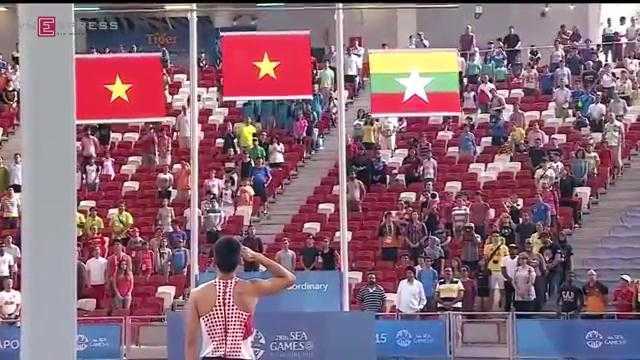 Xúc động clip VĐV Việt Nam đang nhảy bỗng khựng lại chào cờ