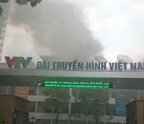 Ảnh: Khói đen bao phủ Đài Truyền hình Việt Nam