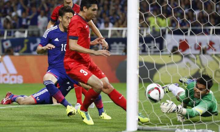 Thủ môn 'lên đồng', Singapore gây chấn động châu Á