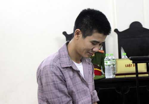 'Ôm' hai án giết người, gã trai vẫn cười vui vẻ