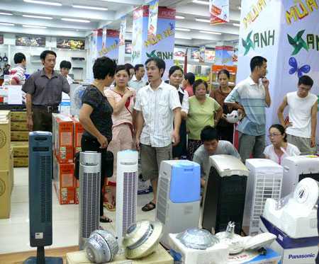 Điều hòa tiết kiệm điện được ưa chuộng, quạt phun sương đắt khách