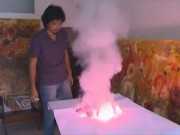 Sửng sốt màn biểu diễn đốt lửa thành tranh