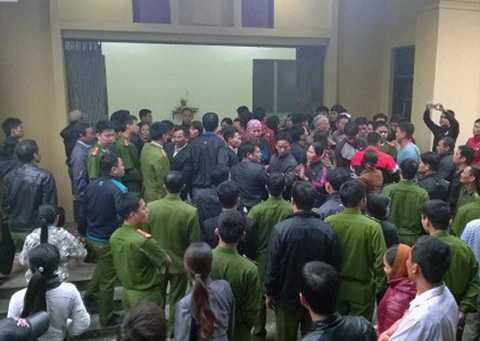 Một đối tượng tự tử trong nhà tạm giữ công an huyện