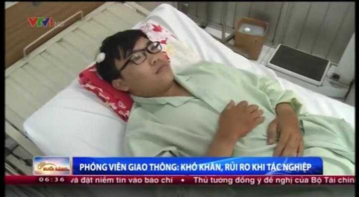 Phóng viên giao thông và những nguy hiểm rình rập khi tác nghiệp