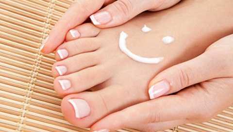Mách bạn tẩy trắng da chân siêu tốc