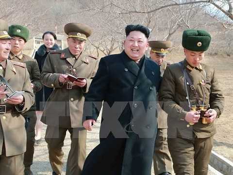 Ông Kim Jong-un thị sát nữ phi công bay tập