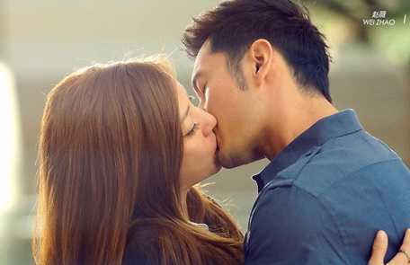 Huỳnh Hiểu Minh tiết lộ về lần đầu hôn Triệu Vy