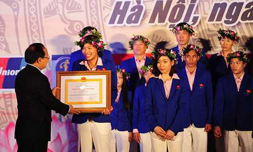 Ánh Viên nhận Huân chương lao động hạng nhì