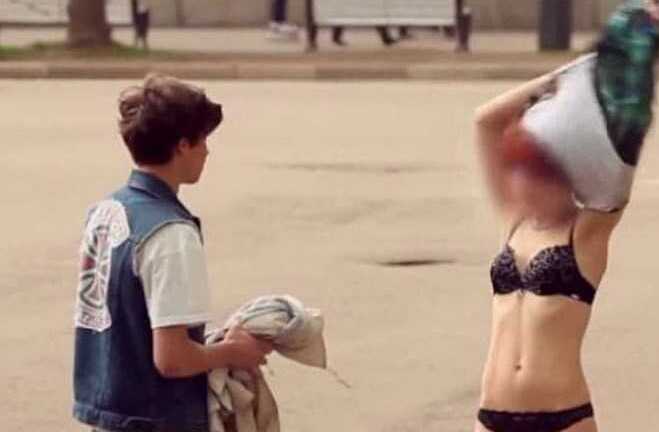 Dùng tiền dụ phụ nữ lột đồ, thiếu gia bệnh hoạn bị đánh tơi tả