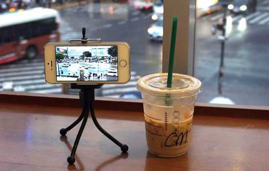 Quán cafe Việt khốn đốn vì khách 'úp mặt vào điện thoại'