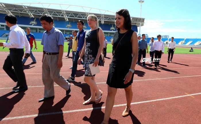 Clip: Cỏ sân Mỹ Đình đẹp ngang Emirates, Etihad