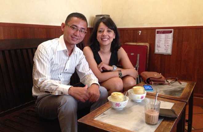 Đại diện Man City tranh thủ thưởng thức đặc sản Hà Nội