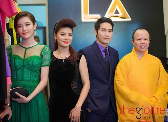 Sư thầy 'đập hộp iPhone 6' xuất hiện tại sự kiện toàn người đẹp