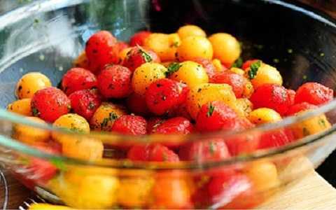 Mách bạn làm salad dưa dấu mát ngọt ngày hè