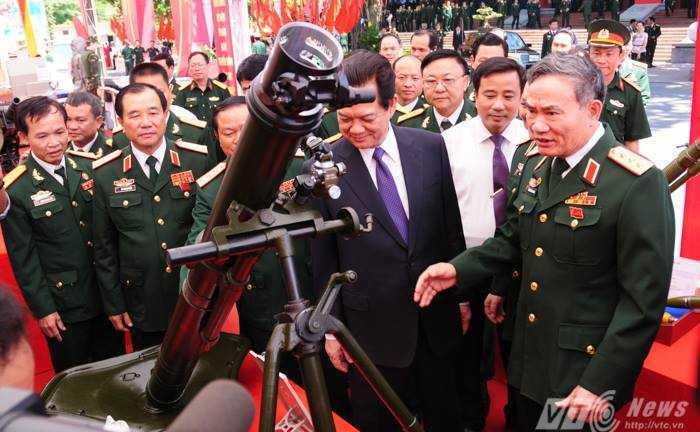 Thủ tướng dự Đại hội Thi đua quyết thắng toàn quân năm 2015