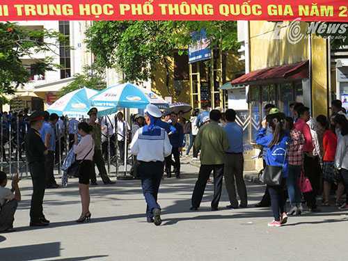 Nữ thí sinh bị đình chỉ thi, mất liên lạc, gia đình hoảng hốt đi tìm