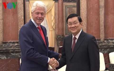 Chủ tịch nước Trương Tấn Sang tiếp cựu Tổng thống Mỹ Bill Clinton