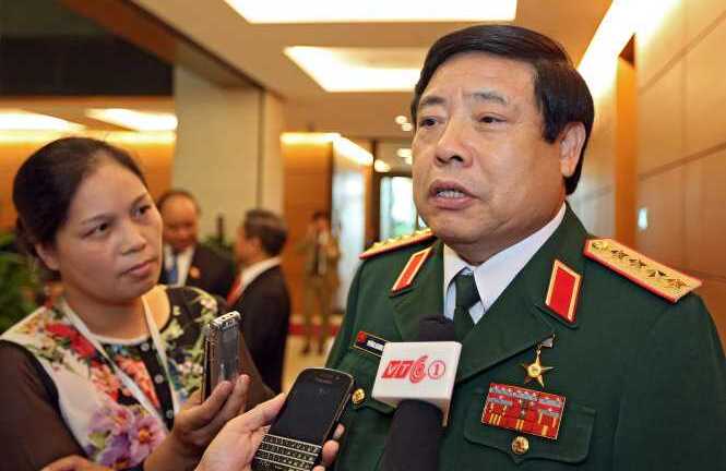 Bộ trưởng quốc phòng Phùng Quang Thanh trị bệnh tại Pháp