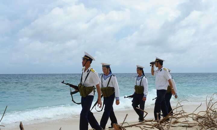 Hoàng Sa, Trường Sa và hội chứng vô cảm vào đề Văn 2015