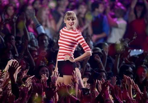 Giải mã tên fanclub thú vị của sao Hollywood