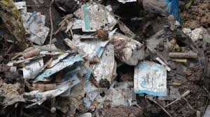 Kinh hãi hố chôn rác thải y tế trái phép